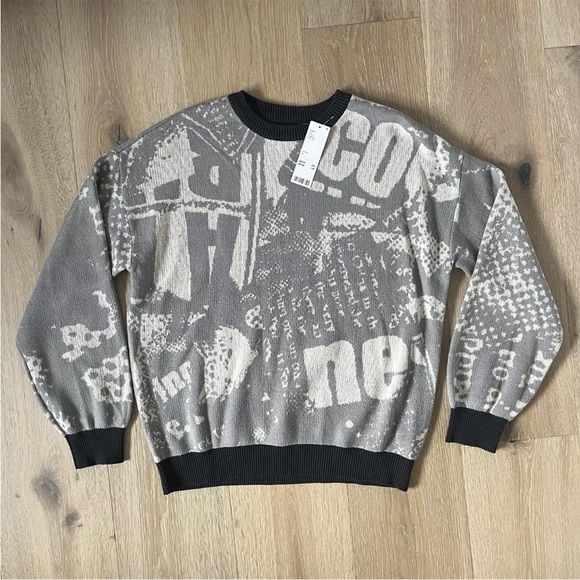 URBAN OUTFITTERS Gray + WHITE GRAPHIC CREW NECK SWEATER   SIZE SMALL   NEW * K2 - Picture 3 of 5